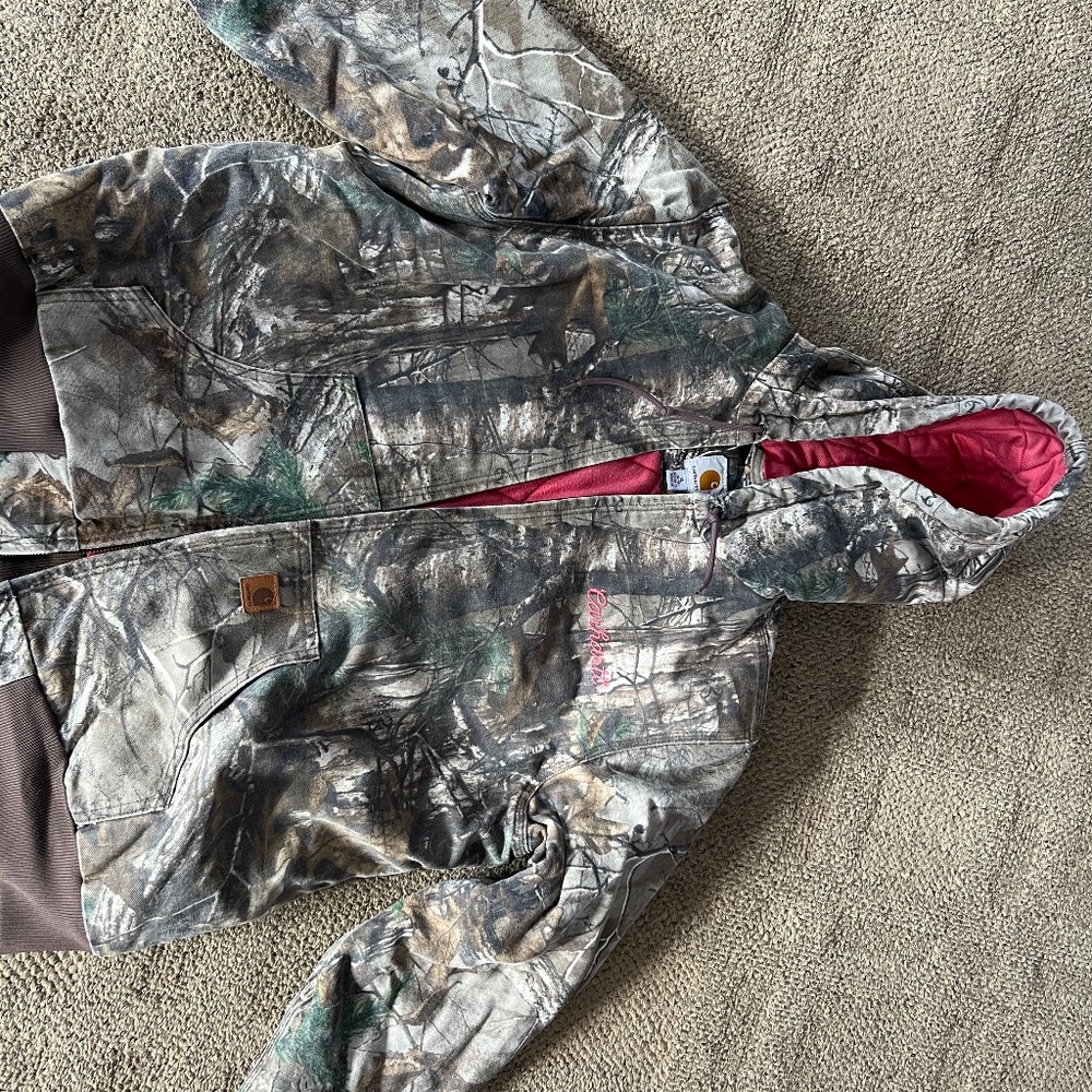 Carhartt womans camo jacket